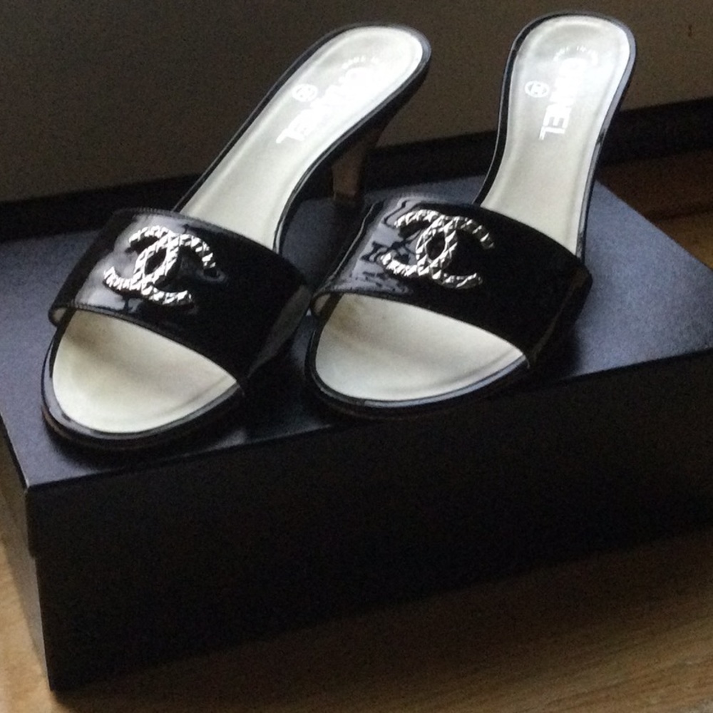 Chanel kitten heel shoe